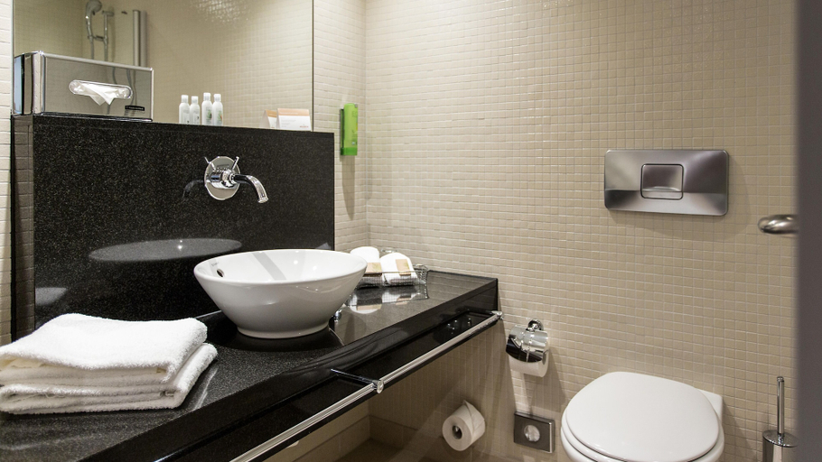 Bathroom 5, Mövenpick Lausanne, Lausanne