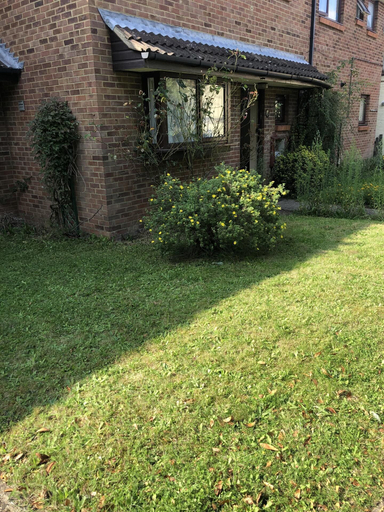 Others 4, Nice 3-bed House in Farnham Royal Slough, Slough