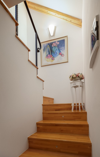 Others 5, Romantic apartment in the attic, Split