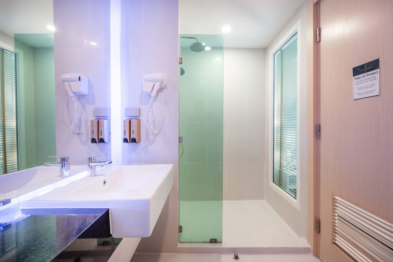 Bathroom 5, Sonia Residence, Pattaya