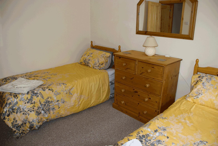 Bedroom 2, 3 Bed Bungalow - Sleeps 6 - Pet Friendly - Parking, Dumfries and Galloway