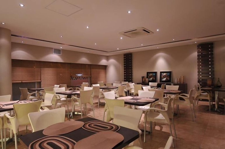 Food & Drinks 5, Hotel 2001, Maputo