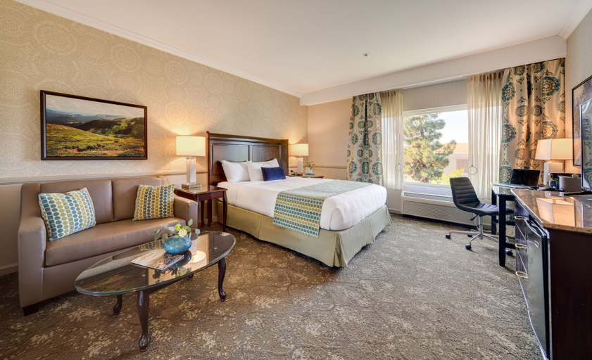 Bedroom 4, Ayres Hotel Corona – Riverside, Riverside