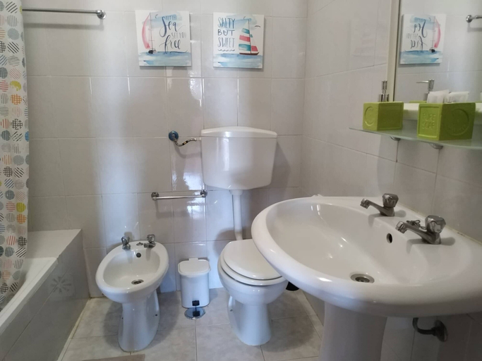 Bathroom, 8-5 Torre Sol by Casas & Papéis, Silves