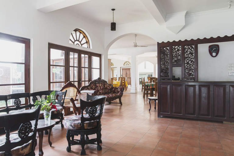 Food & Drinks 5, Neptune Bay Hotel, Habaraduwa