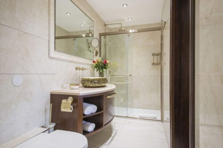 Bathroom 5, George Street Hotel, Oxfordshire