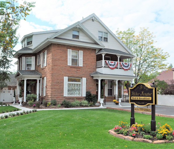 Exterior & Views