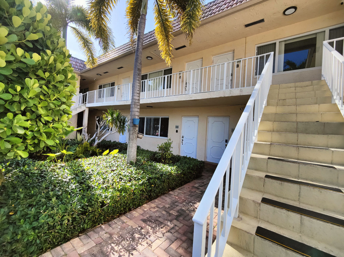 Exterior & Views 2, Coco Palms Apartments By Lowkl, Broward