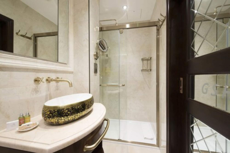 Bathroom 5, George Street Hotel, Oxfordshire