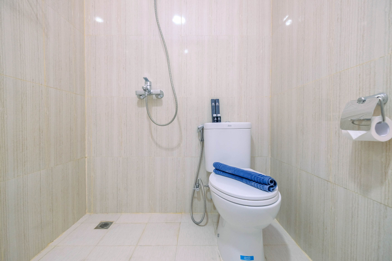 Bathroom 5, Relax 1BR Apartment at Sentul City Tower By Travelio, Bogor