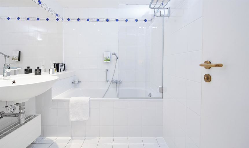 Bathroom 5, Living Hotel Prinzessin Elisabeth, München