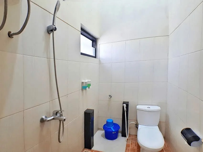 Bathroom, The Batu Villas No 10 near Museum Angkut, Malang
