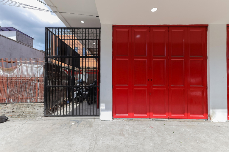 Exterior & Views 2, RedDoorz near Pasar Lama Serang, Serang
