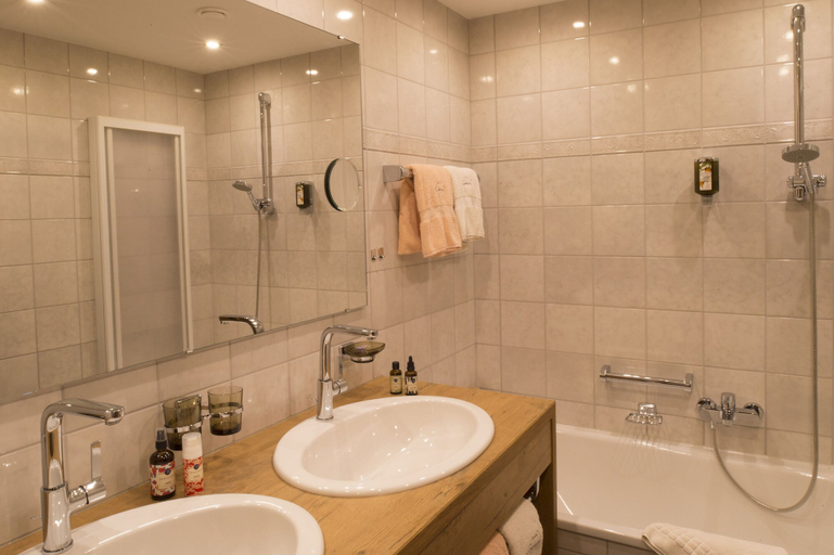 Bathroom 5, Hotel Garni Lavendel, Bludenz