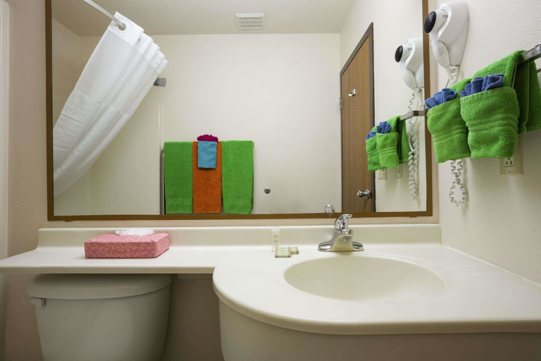 Bathroom 4, Super 8 by Wyndham Las Vegas, San Miguel