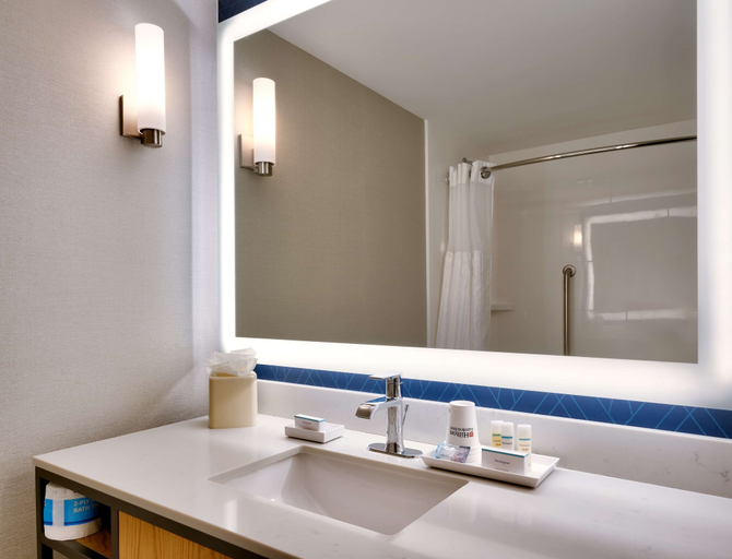 Bathroom 4, Hilton Garden Inn Bozeman, Gallatin