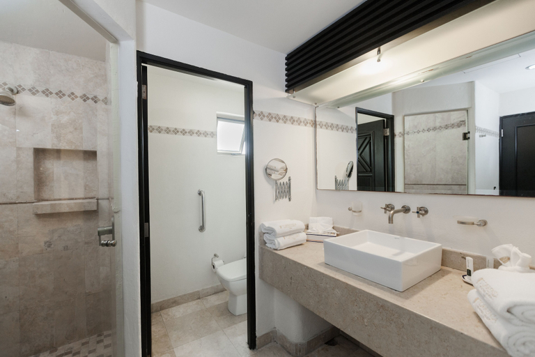 Bathroom 5, Zafiro Beach Boutique Resort, Mazatlán