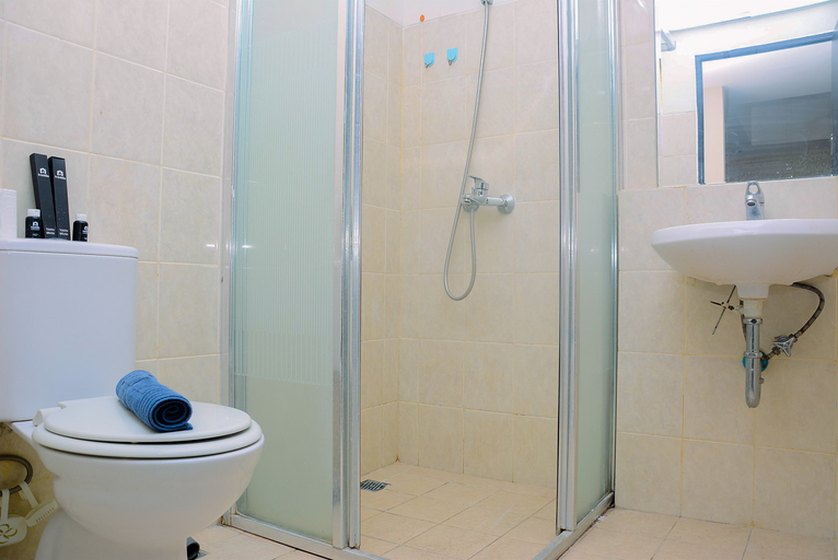 Bathroom 5, Cozy and Elegant 1BR at The Wave Apartment Kuningan By Travelio, Jakarta Selatan