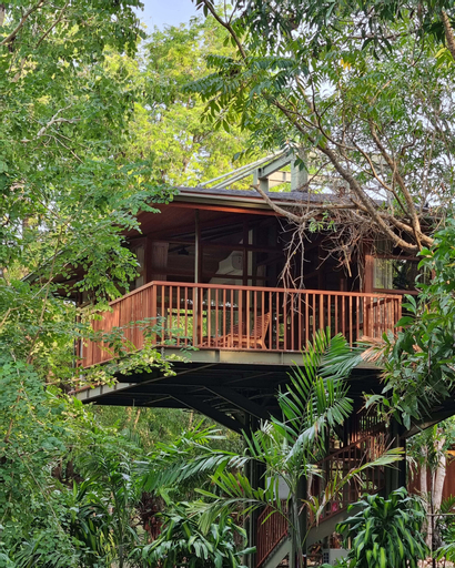 Exterior & Views 4