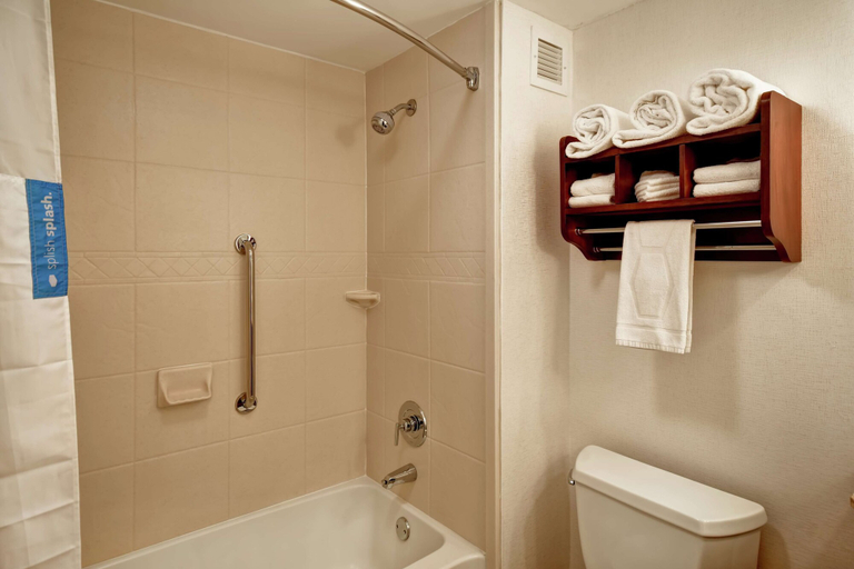 Bathroom 5, Hampton Inn Kansas City/Overland Park, Kansas City