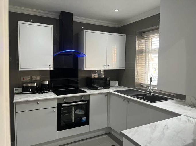 Others 5, Modern Executive 2-bed Apartment in London, London