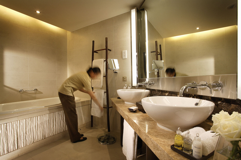 Bathroom 20