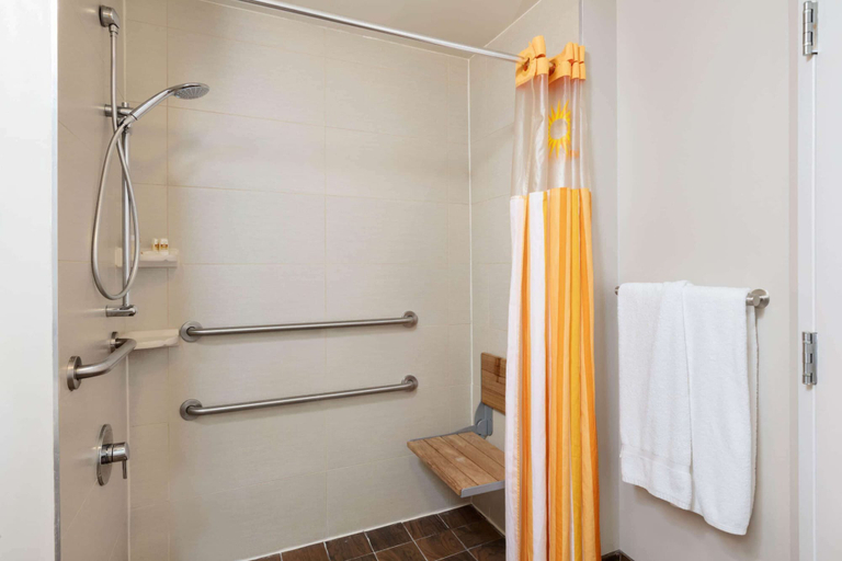 Bathroom 5, La Quinta Inn & Suites by Wyndham New York City Central Park, New York