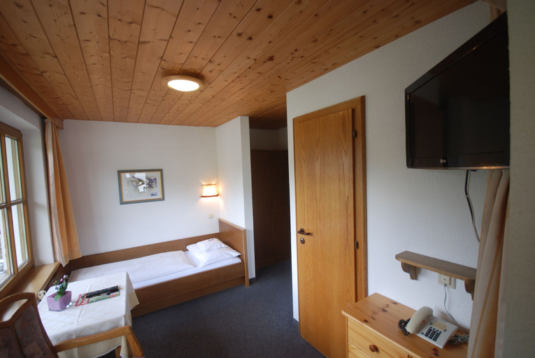 Bedroom 3, Pension Tirol, Landeck