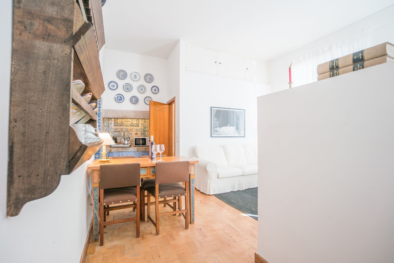 Others 4, Traditional Studio Apartment, Lisbon