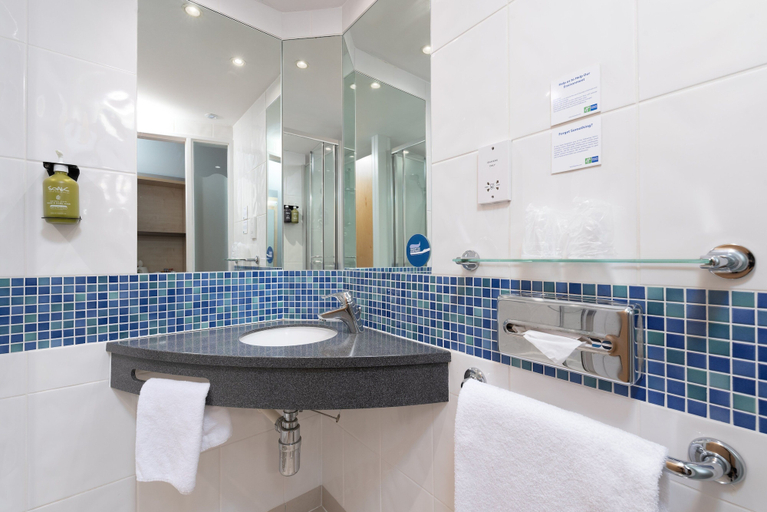 Bathroom 3, Holiday Inn Express Hotel Burnley M65 JCT10 by IHG, Lancashire