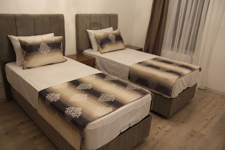 Bedroom 4, Kispet Deluxe Hotel, Oberhausen