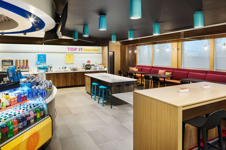 Food & Drinks 5, Tru by Hilton Charleston Airport, Charleston