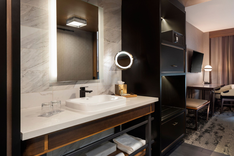 Bathroom 4, Renaissance Minneapolis Hotel, The Depot, Hennepin