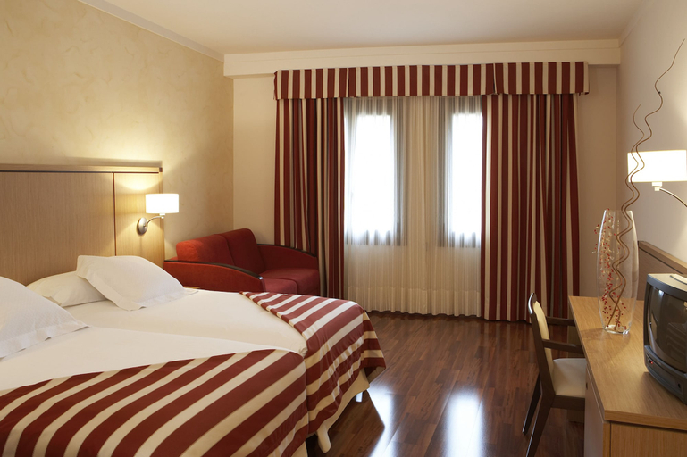 Bedroom 2, Duran Hotel & Restaurant, Girona