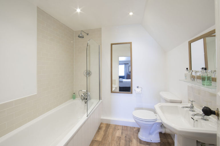 Bathroom 4, The Fox Inn, Dorset