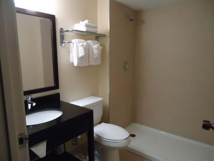 Bathroom 4, Comfort Inn London - Wellington Road, Middlesex