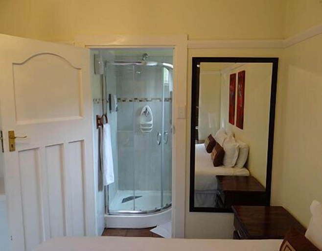 Bathroom 3, Ilawu Lodge, Umgungundlovu