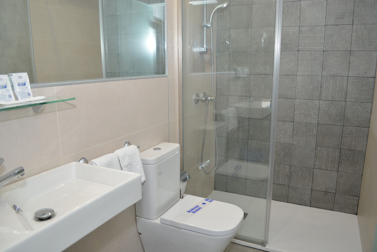 Bathroom 4, Hostal San Lorenzo, Madrid