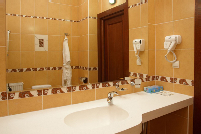 Bathroom 3, Park Hotel, Kharkivs'ka