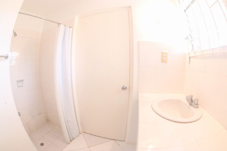Bathroom 3, One Rythm