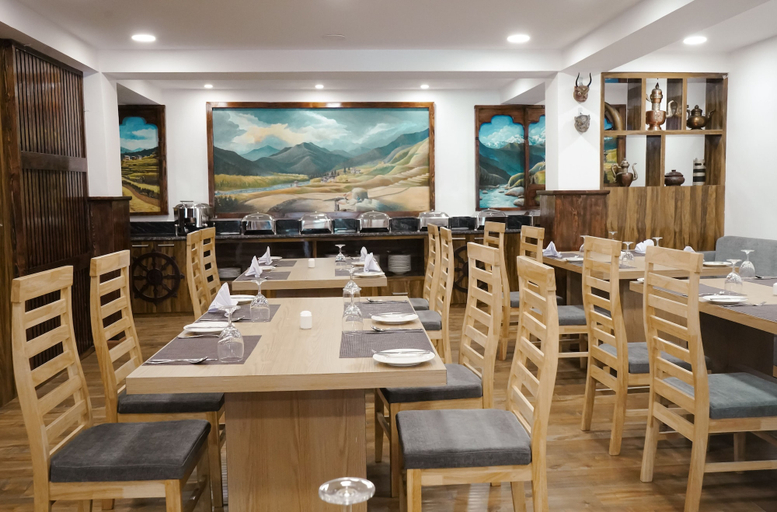 Food & Drinks 5, Hotel Taktsang, Chang