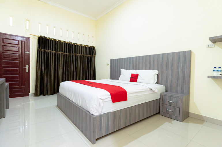 Bedroom 3, RedDoorz @ Pariban Homestay Parbaba, Samosir