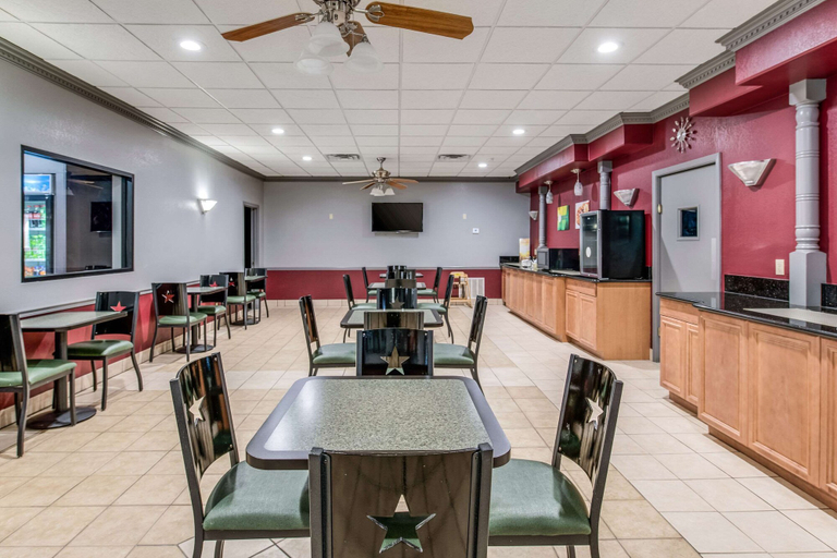 Food & Drinks 4, MainStay Suites Ozona I-10, Ozona