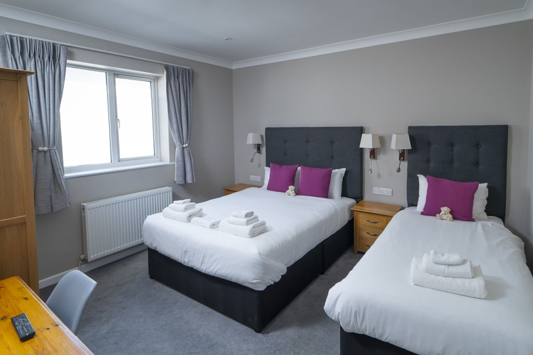 Bedroom 3, Peartree Serviced Apartments, Wiltshire