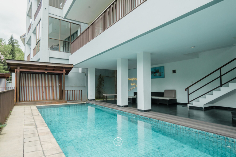 Cempaka 2 Villa 6 Bedrooms with a Private Pool, Bandung