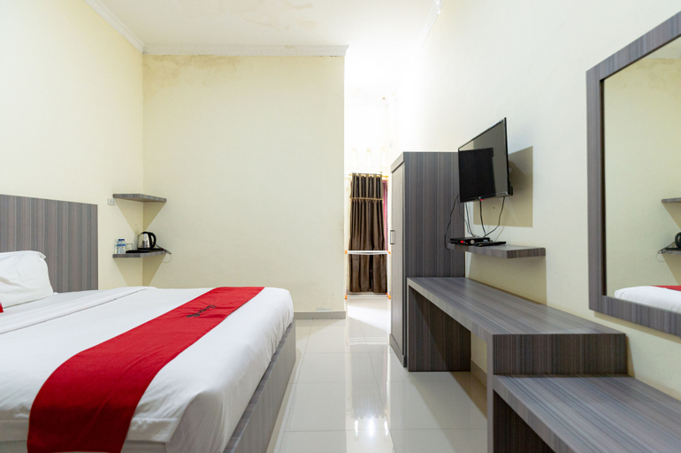 Bedroom 4, RedDoorz @ Pariban Homestay Parbaba, Samosir