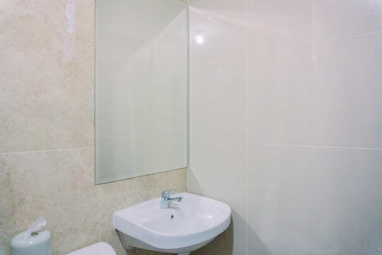 Bedroom 2, Modern Look and Comfortable Studio Transpark Bintaro Apartment By Travelio, South Tangerang
