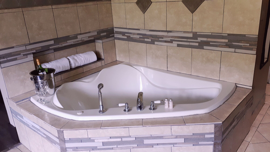 Bathroom 3, Causeway Bay Hotel Sparwood, East Kootenay