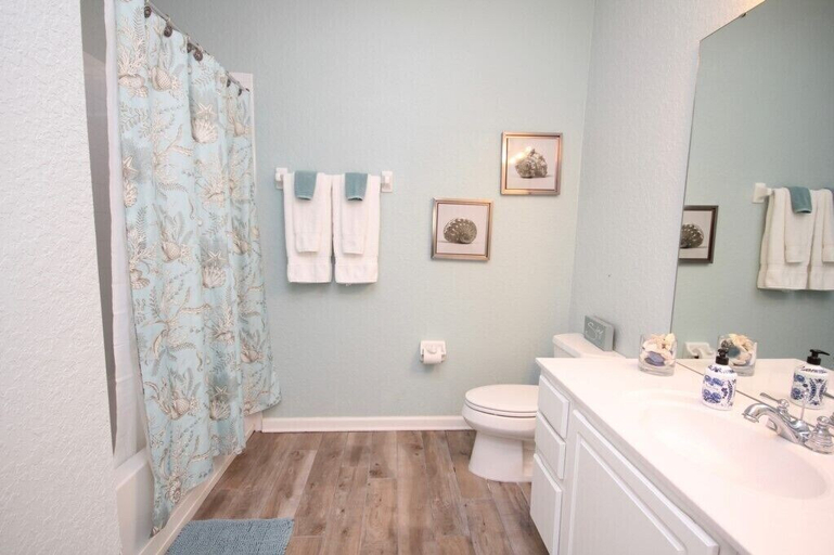 Bathroom 3, Lake View Paradise 3 Bedroom Condo by RedAwning, Orange