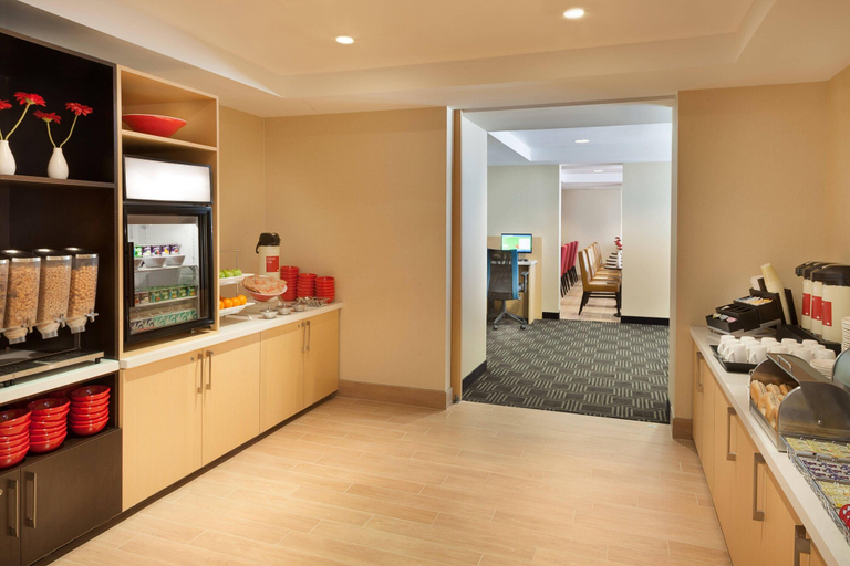 Food & Drinks 4, TownePlace Suites by Marriott Toronto Northeast/Markham, York